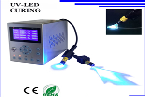 La máquina de curado de pegamento UV es una máquina de curado enfriada por agua.