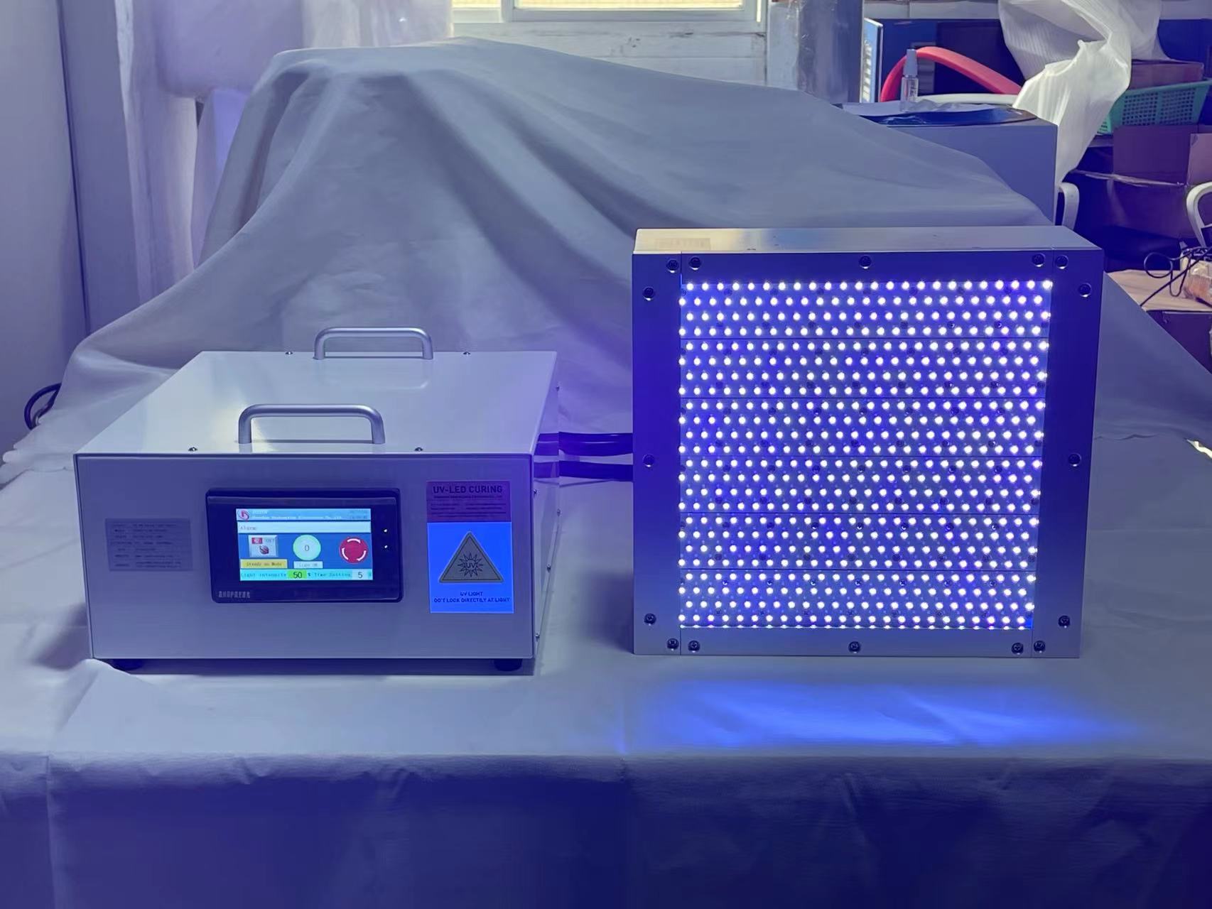 Estudio de la fuente de luz LED UV